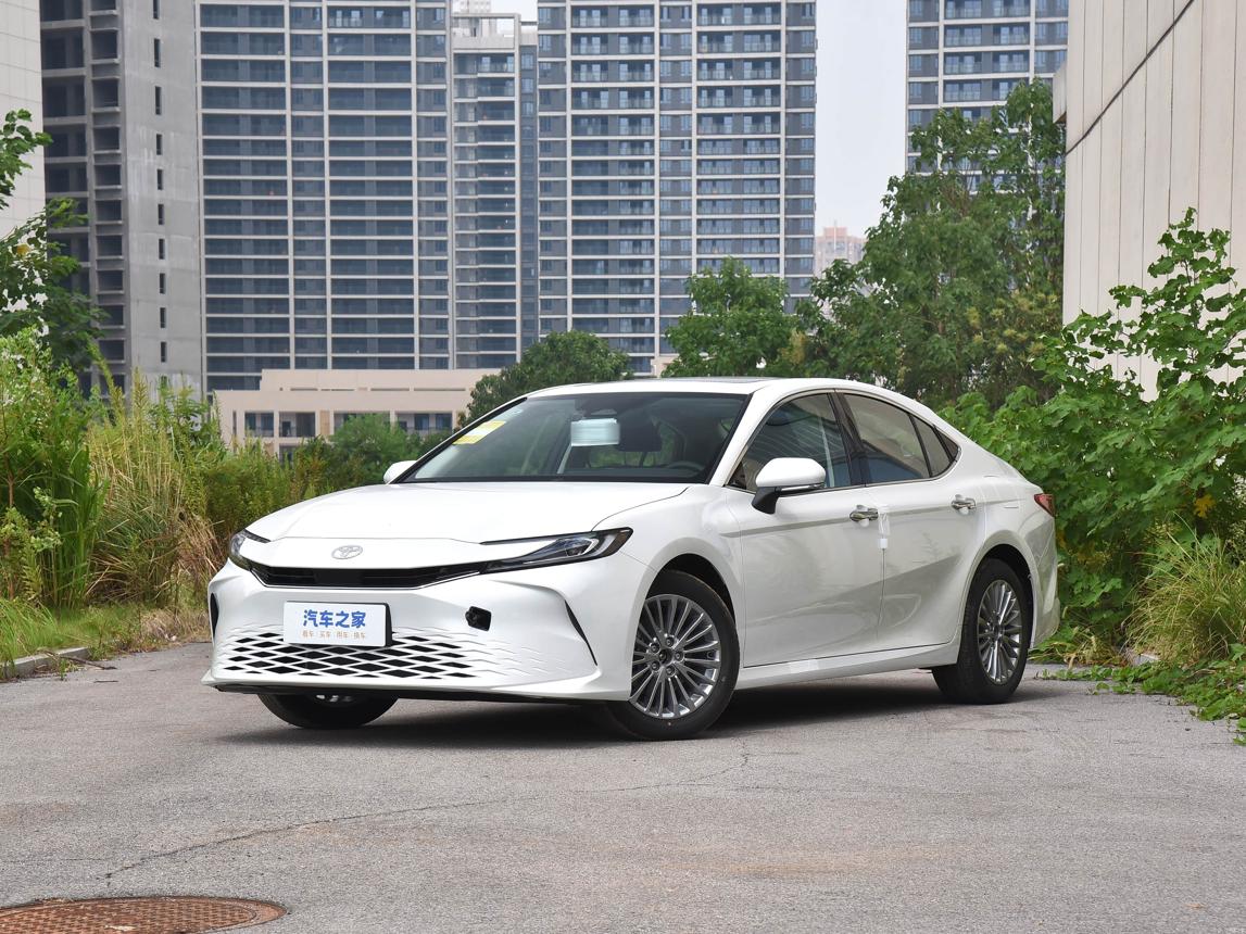 Toyota Camry 2.0 2024