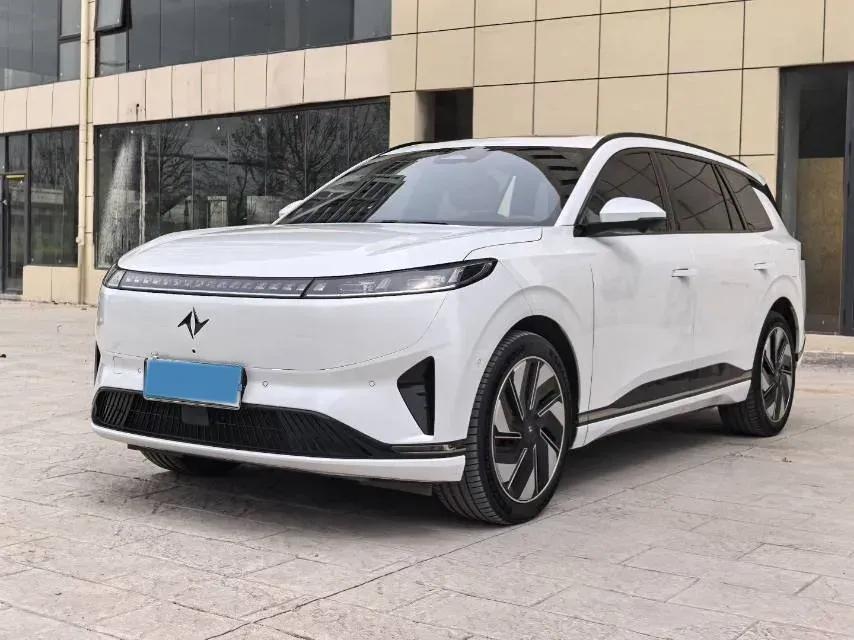 Dongfeng eπ008 2025