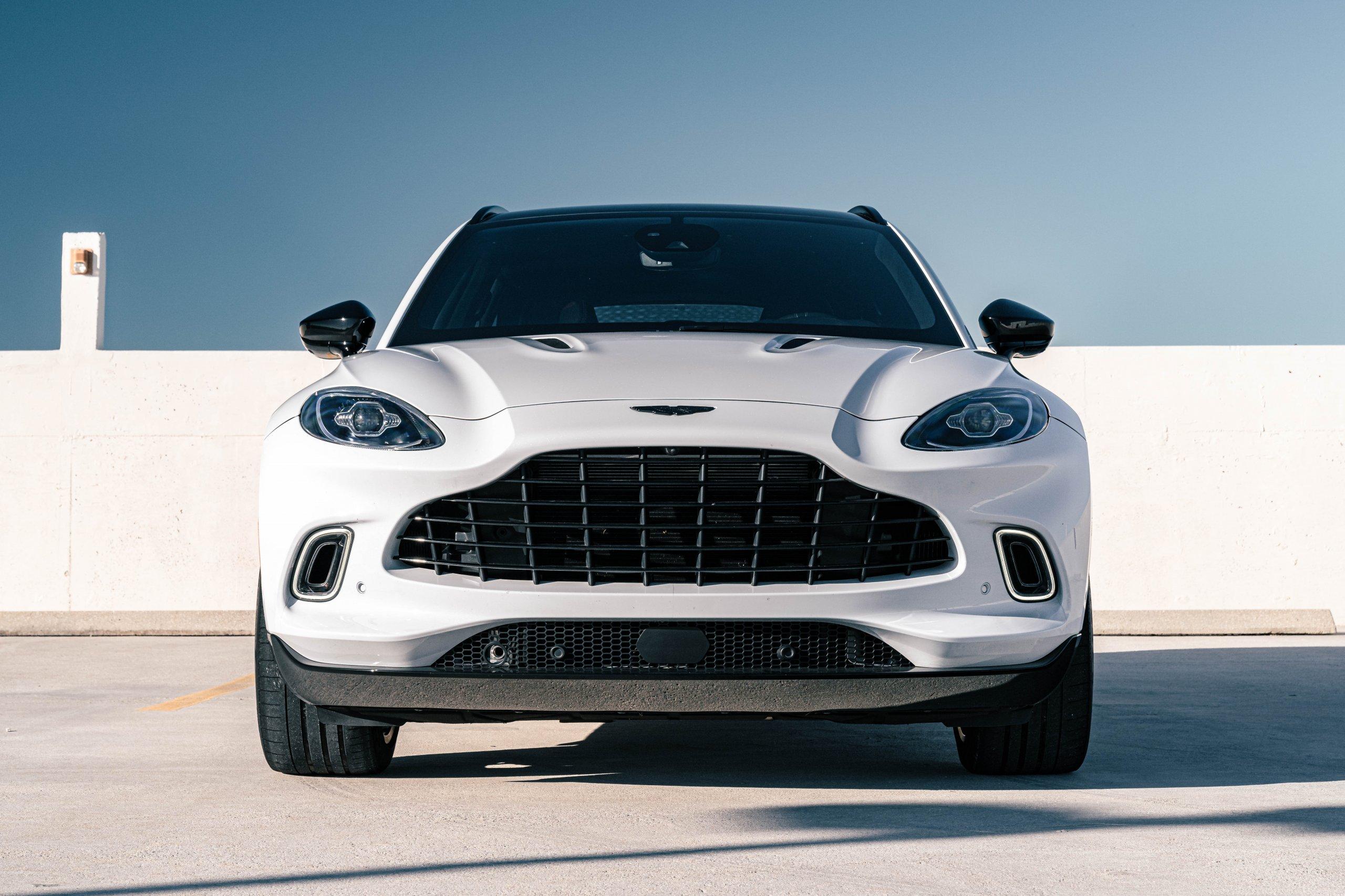 Aston Martin DBX 2025