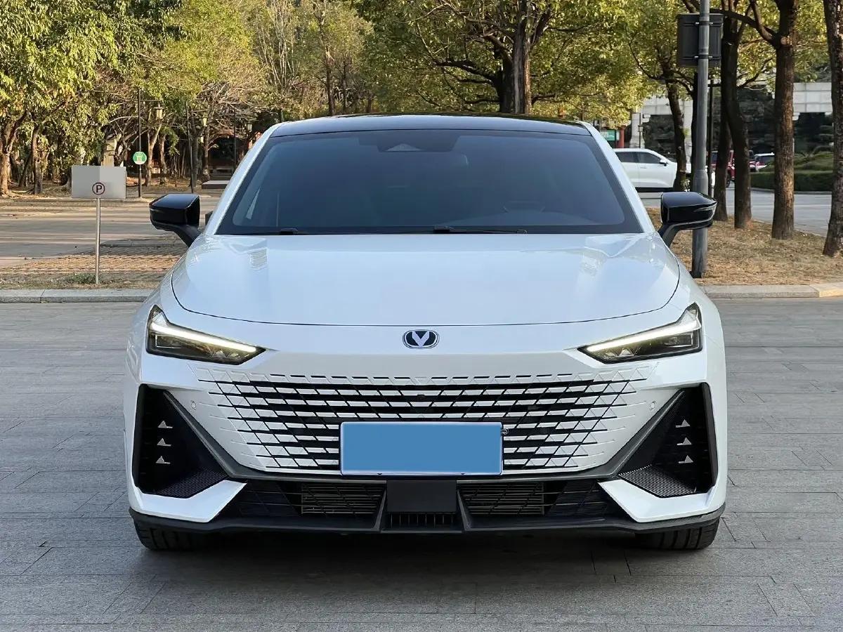 Changan UNI-V 2.0T 2025