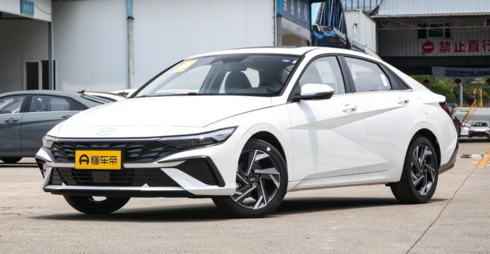 Hyundai Elantra 1.5 2025