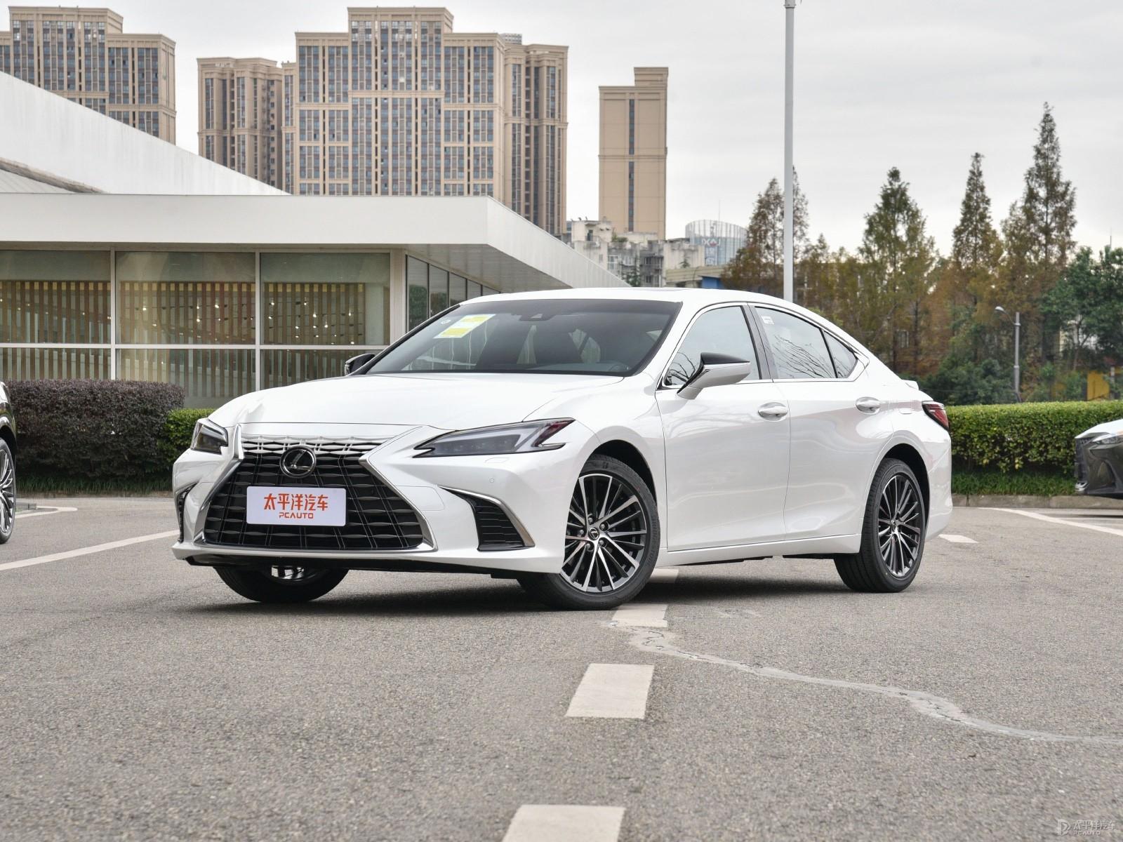Lexus ES 200 2025