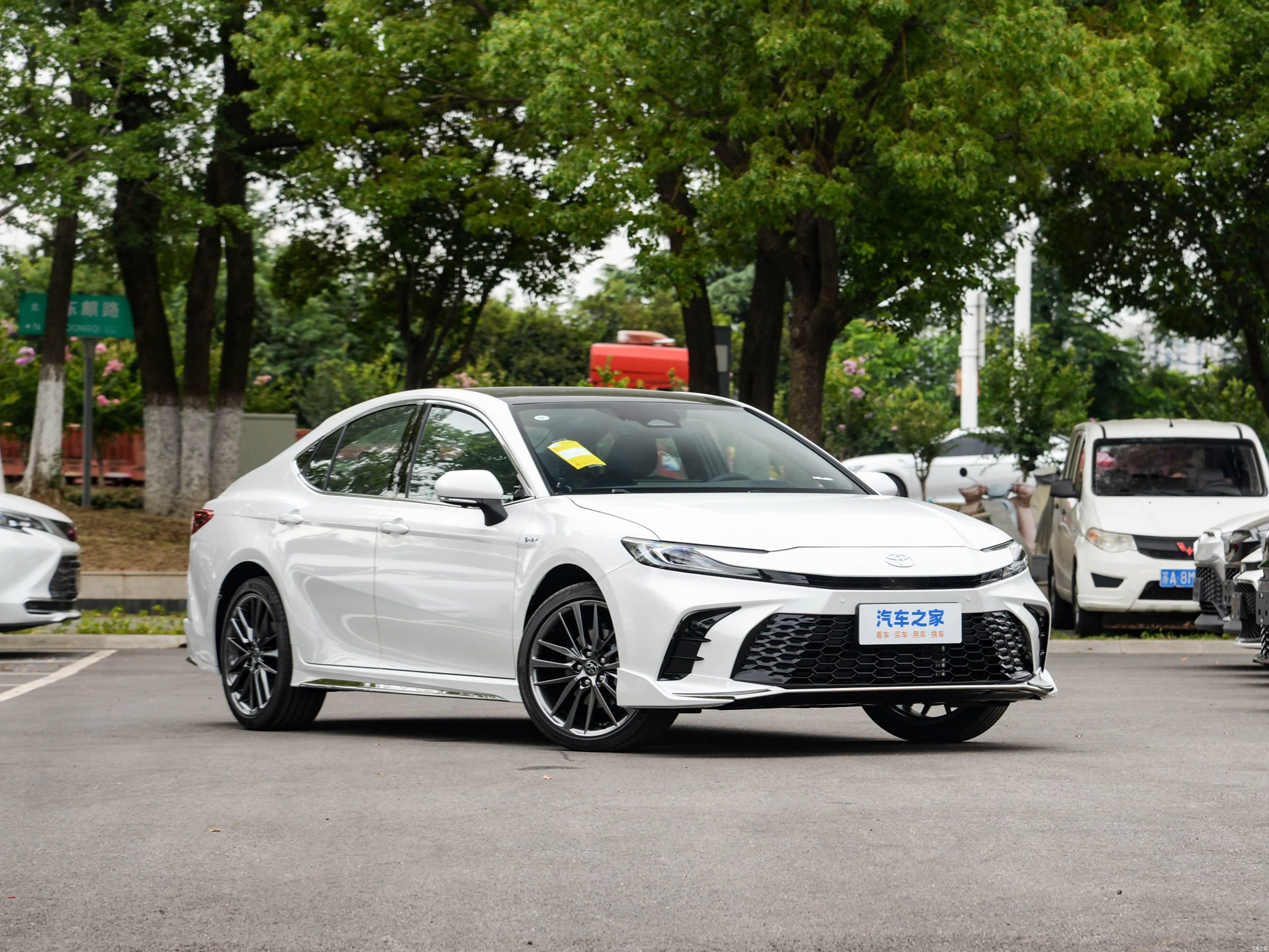Toyota Camry 2.0 Hybrid 2025