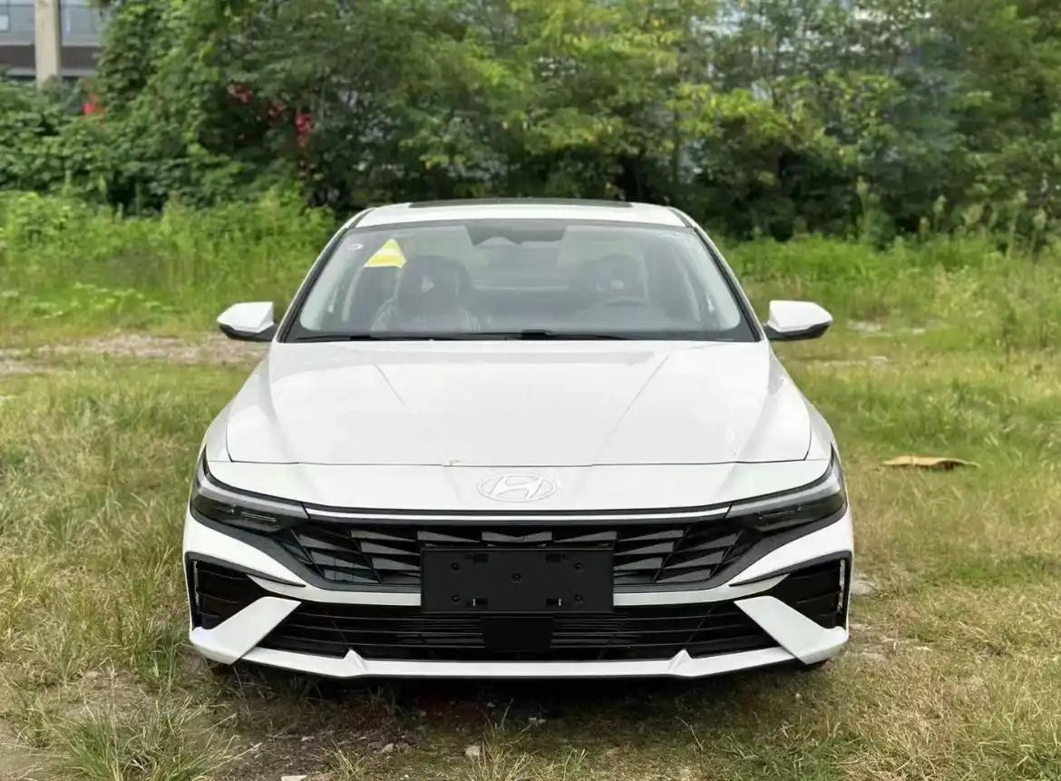 Hyundai Elantra 2025