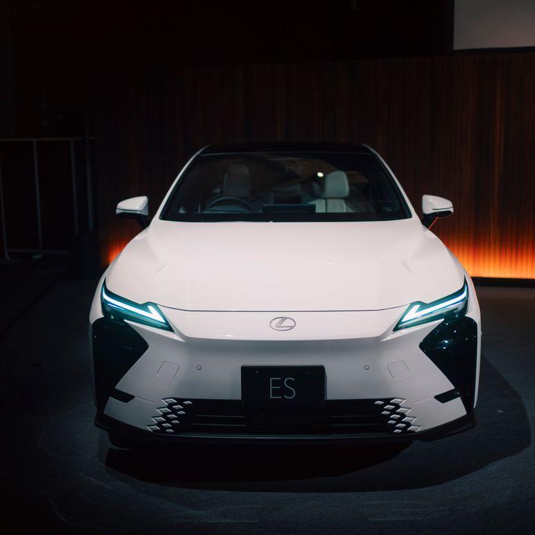 Lexus ES 2026